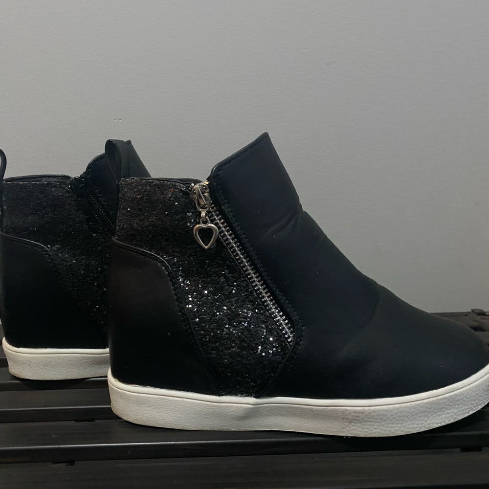 EUC size 4 youth fashion wedge shoes